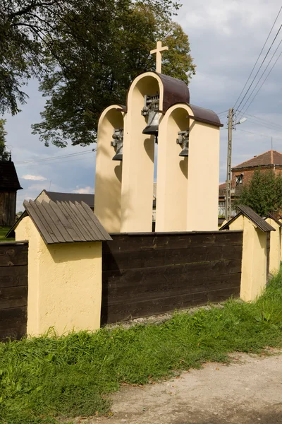 El campanario de una iglesia en Tum, Polonia —  Fotos de Stock