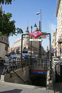 Madrid metro girişi.