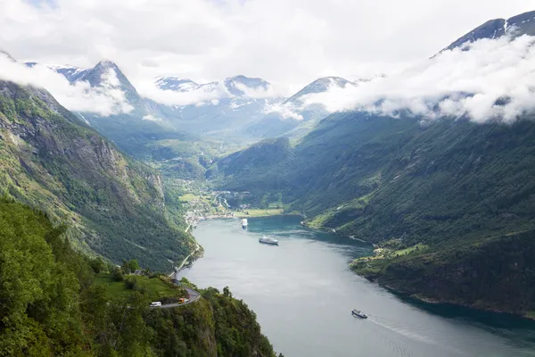 Гейрангер-фьорд в Норвегии — стоковое фото