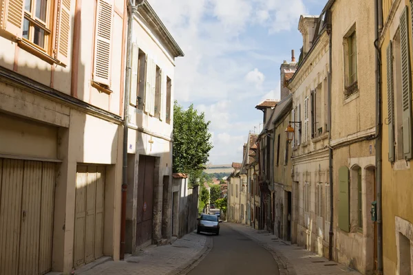 Starobylé lane v auxerre města ve Francii — Stock fotografie