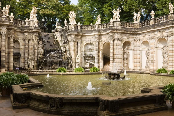 Fontána "lázně nymfy" v zwinger. Dresden, Německo — Stock fotografie