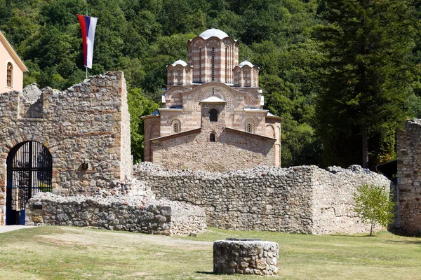 De orthodoxe klooster ravanica in Servië — Stockfoto