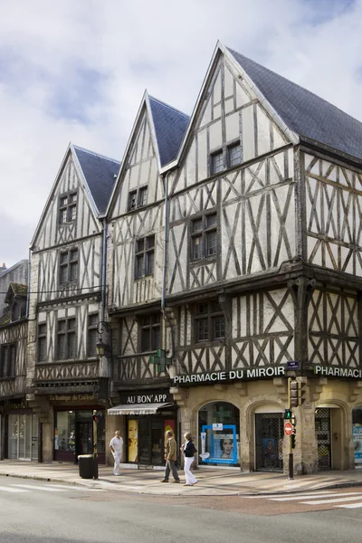 Drie oude vakwerkhuizen in dijon, Frankrijk — Stockfoto