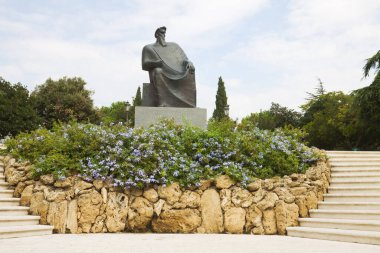 SHIBENIK, CROATIA - 6 Eylül 2012: Hırvatistan 'ın Shibenik kentinde Hırvatistan Kralı IV. Petar Kreshimir' in anıtı. Petar Kreshimir IV, Büyük olarak adlandırılan, 1059 yılından 1074 veya 1075 yılına kadar Hırvatistan ve Dalmaçya Kralı idi..