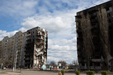 Borodyanka, Kyiv REGION - 27 Nisan 2022: hava bombalarıyla yıkılan sivil evler. Rusya ile Ukrayna arasındaki savaş, 27 Nisan 2022