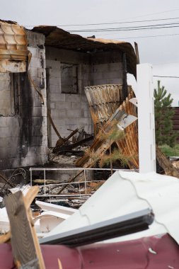Bucha, Kyiv REGION - 21 Nisan 2022: yerleşim yeri sivil evleri hava bombaları tarafından yok edildi. Rusya ile Ukrayna arasındaki savaş, 21 Nisan 2022