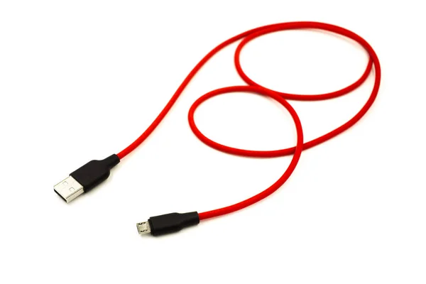 Câble Usb Rouge Pour Smartphone Isolé Sur Fond Blanc — Photo