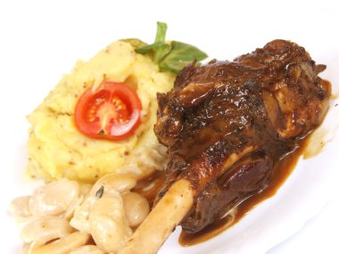 patates püresi ile ızgara kuzu