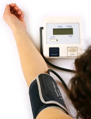 Kan basıncını ölçüyorum.