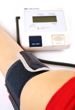 Kan basıncını ölçüyorum.