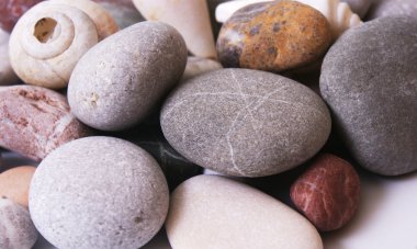 Denizden gelen taşlar