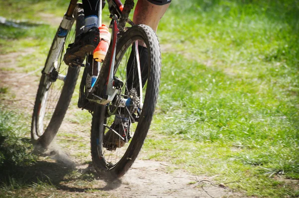 Corrida de mountain bike — Fotografia de Stock