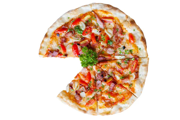 Pizza met spek, knoflook en gedroogde Spaanse peper — Stockfoto
