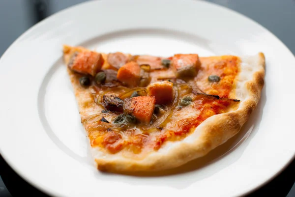 Zalm pizza — Stockfoto