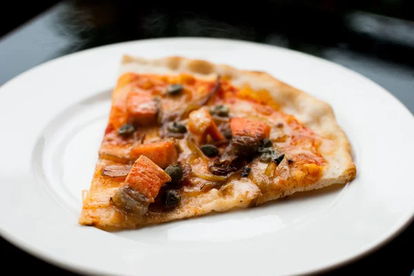 Pizza de salmón — Foto de Stock