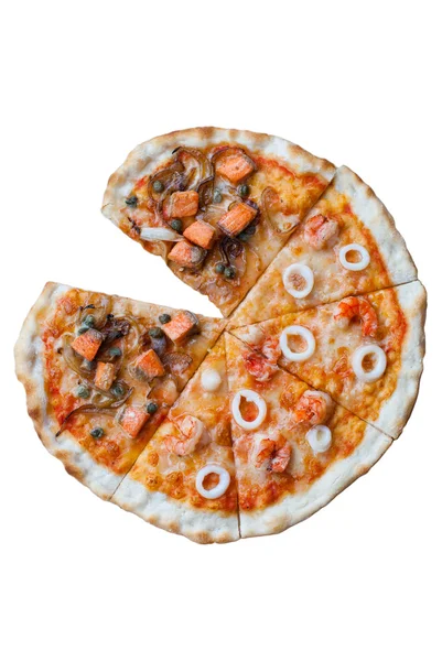 Napůl losos mořské plody pizza — Stock fotografie