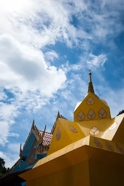 Thaise stijl boeddhistische kerk — Stockfoto