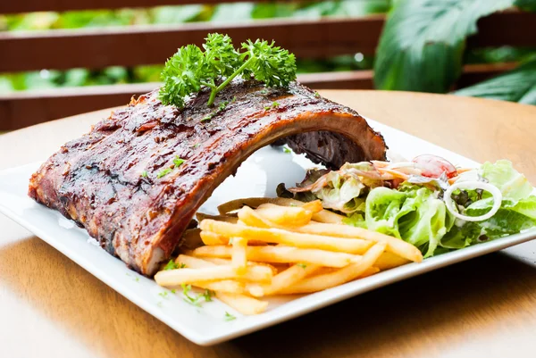 Asado jugosa barbacoa costillas de cerdo — Foto de Stock