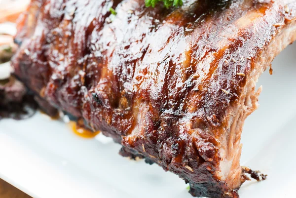Grigliate succose costolette di maiale barbecue — Foto Stock