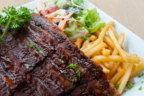 Asado jugosa barbacoa costillas de cerdo — Foto de Stock