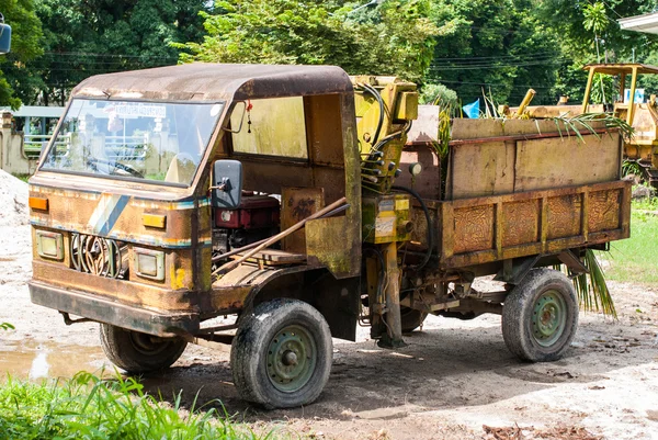 Vecchio camion giallo — Foto Stock