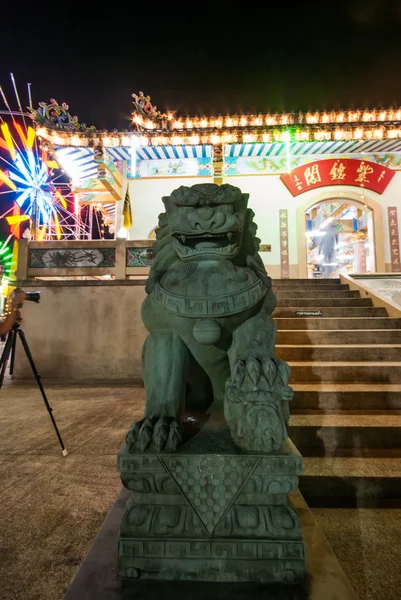 Taş aslan heykeli — Stok fotoğraf