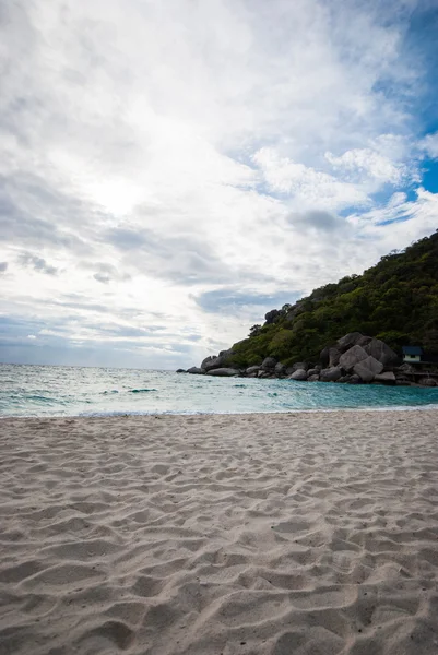 Hermosa playa y olas — Foto de Stock