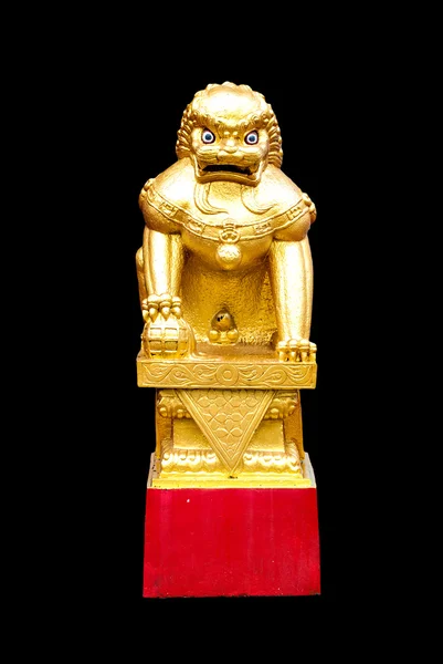 China leão dourado na frente do Santuário — Fotografia de Stock