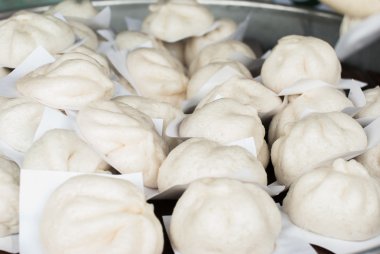 buharda pişmiş fırında pişmiş hamur tatlısı