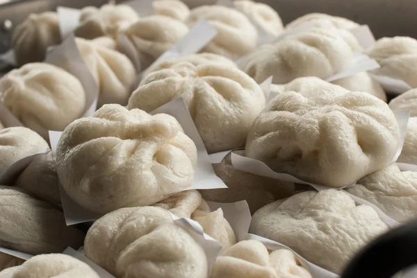 buharda pişmiş fırında pişmiş hamur tatlısı