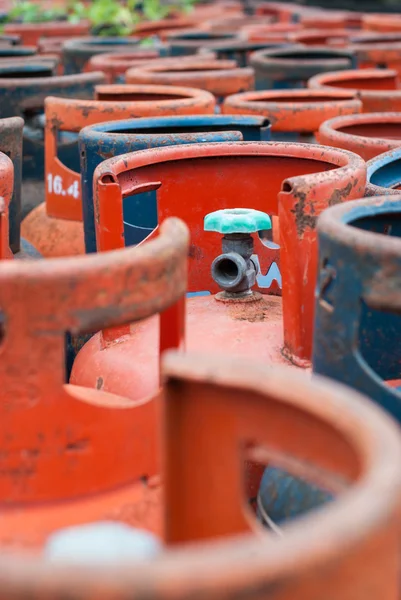 Lpg silindir kırmızı ve mavi valfleri