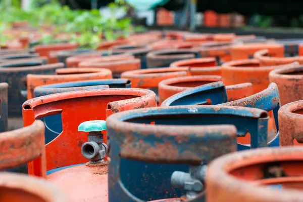 Lpg silindir kırmızı ve mavi valfleri