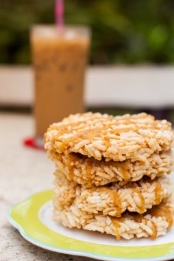 Tay tatlı pirinç kraker (khao tan) olduğunu