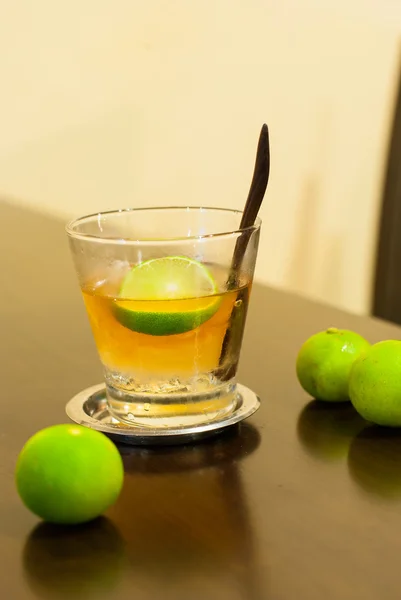 Whisky sour koktajl z limonki — Zdjęcie stockowe