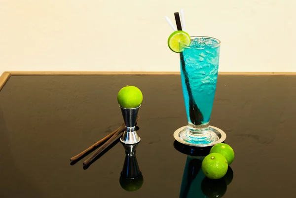 Blue lagoon cocktail with lime — Stock Photo, Image