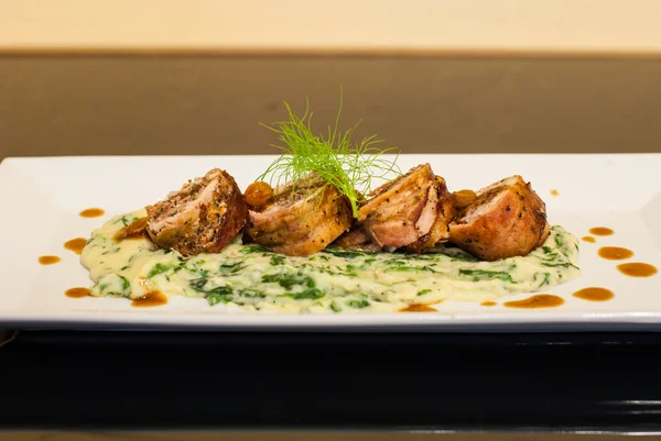 pastırma şal domuz in deniz ürünleri ıspanaklı patates püresi