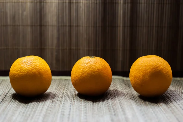 Martwa natura z orange na mat — Zdjęcie stockowe