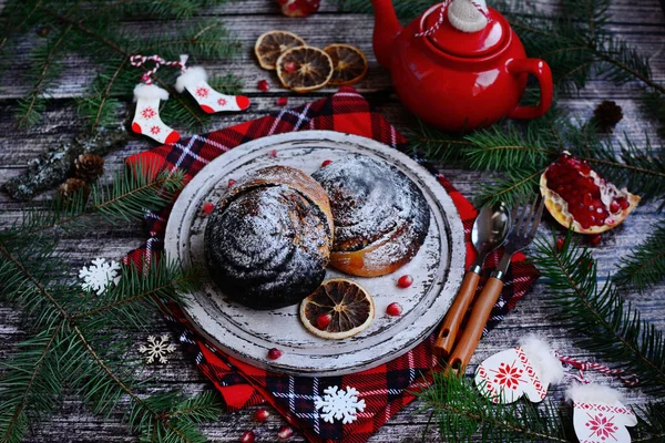 Appetizing Buns Chocolate Powdered Sugar Christmas Decor Fir Branches Wooden — Stock Photo, Image