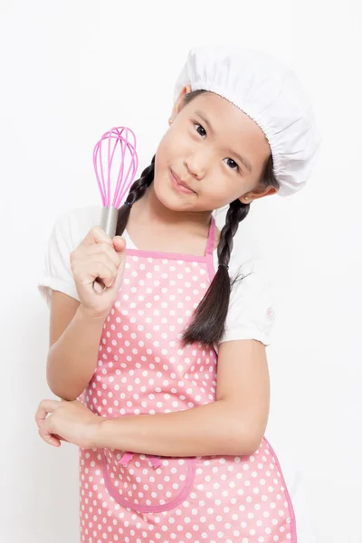 Маленький азиатский милый повар в розовом фартуке — стоковое фото