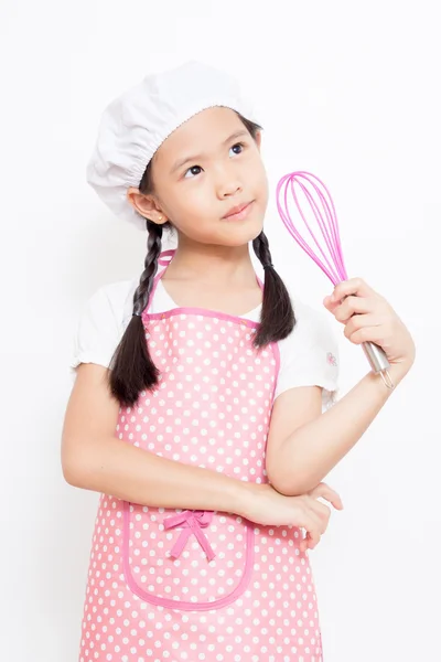 Маленький азиатский милый шеф-повар в розовом фартуке — стоковое фото