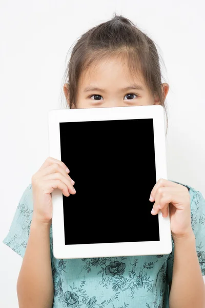 Heureux asiatique enfant avec tablette ordinateur — Photo