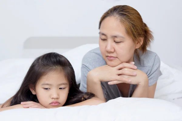 Asian mother and daughter — Stock Photo, Image