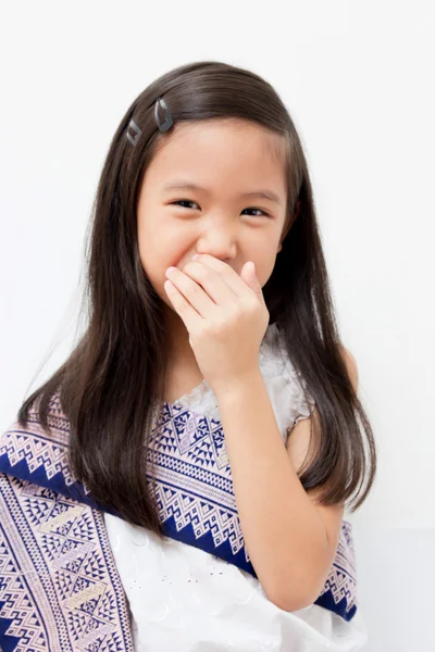 Rire asiatique enfant dans traditionnel robe — Photo