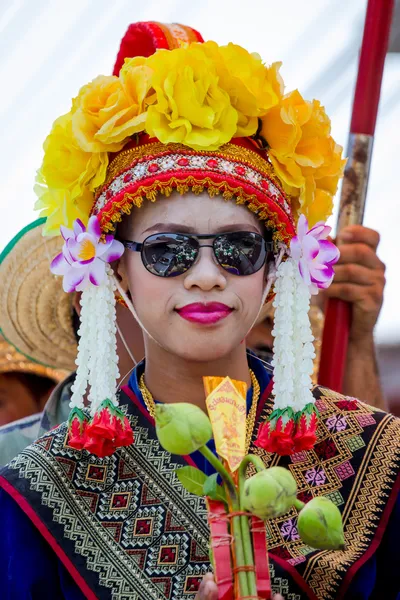 SUKHOTHAI, THAILAND - April 7 : Unidentified people in tradition of the Sri Satchanalai district for ordaining a whole group of new monks with elephants on April 7, 2014 in Sukhothai, Thailand. — Stock Photo, Image