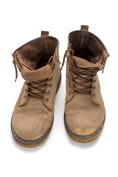 Eski ve pis boots beyaz zemin üzerine izole — Stok fotoğraf