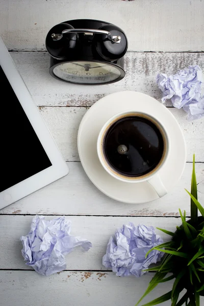 Koffie op office tabel — Stockfoto