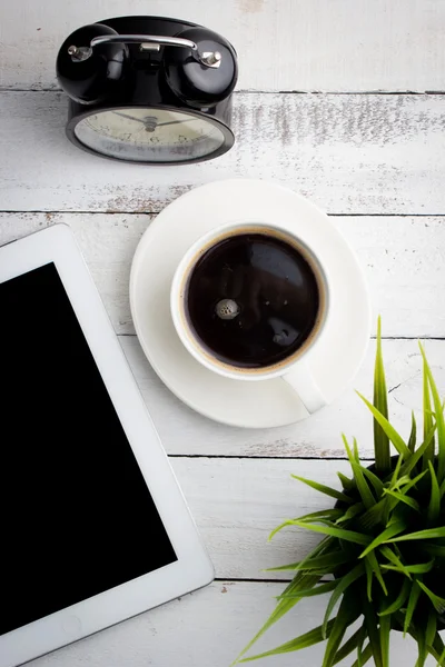 Koffie op office tabel — Stockfoto