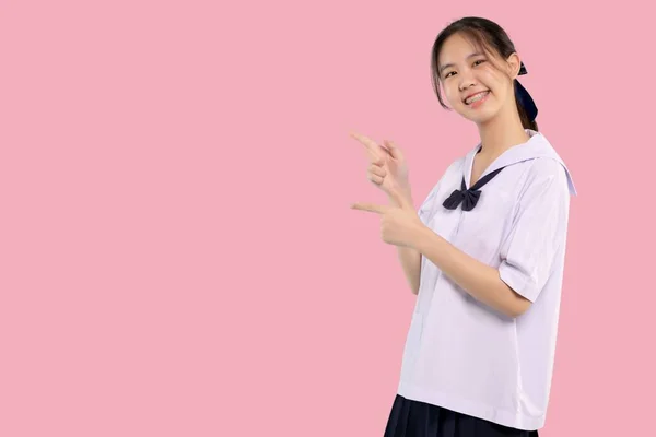 Feliz Aparelho Asiático Estudante Menina Escola Uniforme Dedo Apontando Isolado — Fotografia de Stock