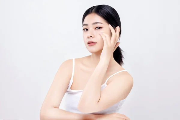 Beautiful Young Asian Woman Clean Fresh Skin White Background Lifing — Stockfoto