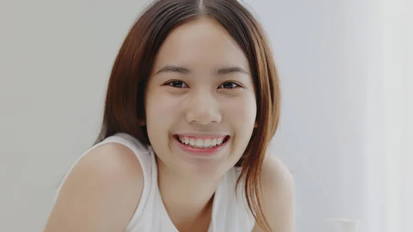 Beauty Face Closeup Headshot Portrait Smiling Asian Girl Natural Makeup — Fotografia de Stock